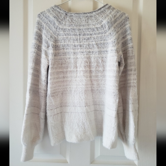 Abercrombie and Fitch sweater - Picture 2 of 4